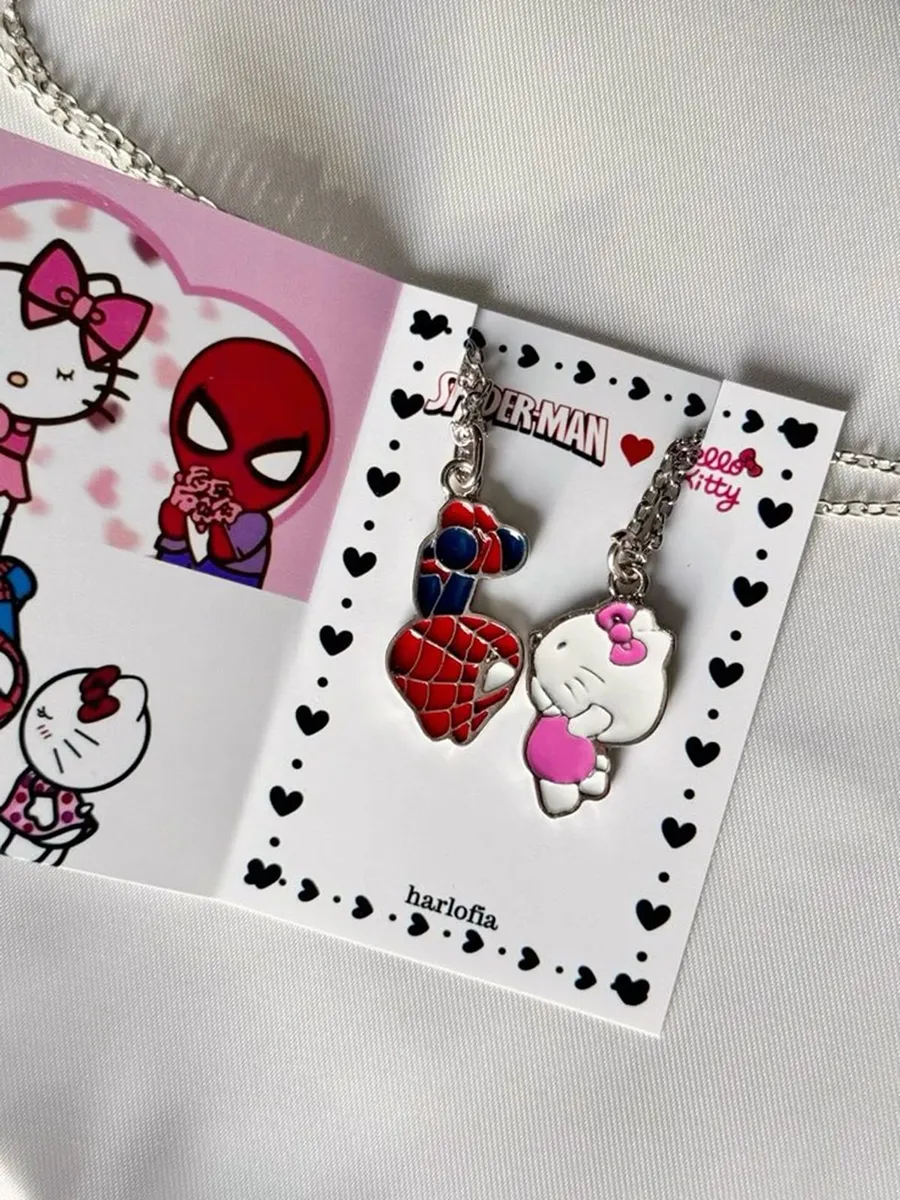 Парные кулоны hello kitty и человек паук y2k